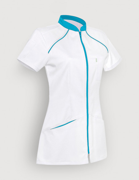 Blouse blanche femme, Mona, avec parements bleu océan. Marque Belissa. Vue ghost 3/4 de face