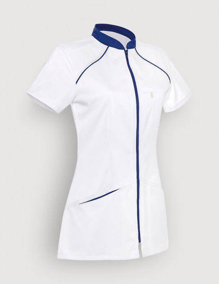 Blouse blanche femme, Mona, avec parements bleu marine. Marque Belissa. Vue ghost 3/4 de face