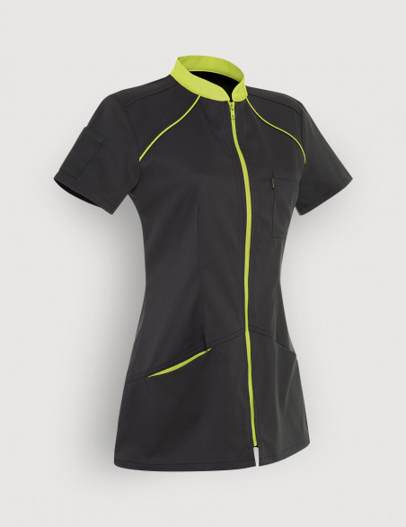 Blouse médicale femme Mona couleur ardoise avec parements vert anis. Marque : Belissa. Vue ghost, 3/4 face.