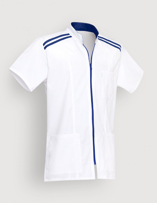 Blouse blanche homme Loris avec parements Bleu Marine. Vue de ghost sans personnage. Marque Belissa