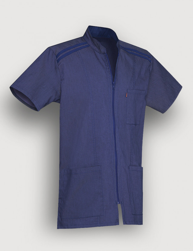 Blouse médicale pour homme, en jeans stretch. Vue ghost. Modèle Loris. Marque Belissa Blouse médicale pour homme, en jeans stretch. Vue ghost. Modèle Loris. Marque Belissa