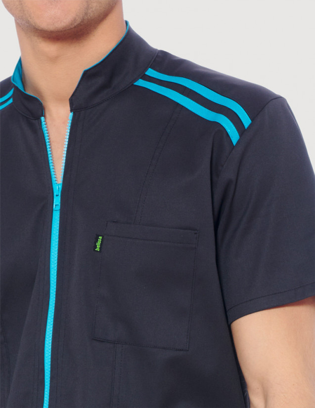 Blouse médicale homme Loris ardoise-bleu océan. Vue de détail haut gauche. Zip et parements bleu océan
