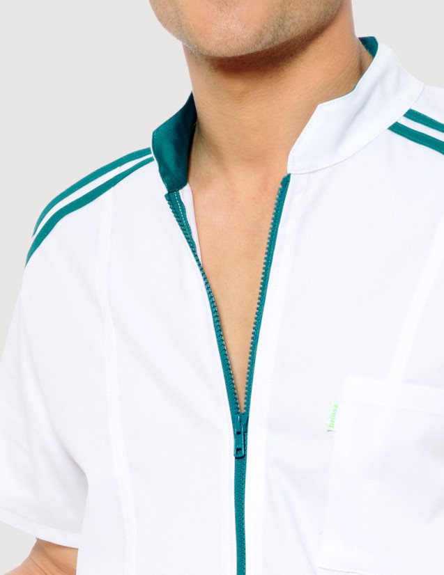 Blouse blanche homme Loris, vue de détail, parements Bleu Canard. Marque Belissa