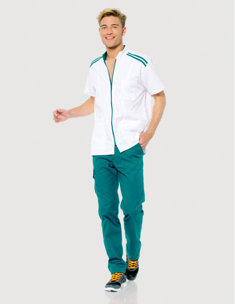 Blouse médicale homme Loris Blanc avec parements Bleu Canard. Vue de face portée. Marque Belissa 2