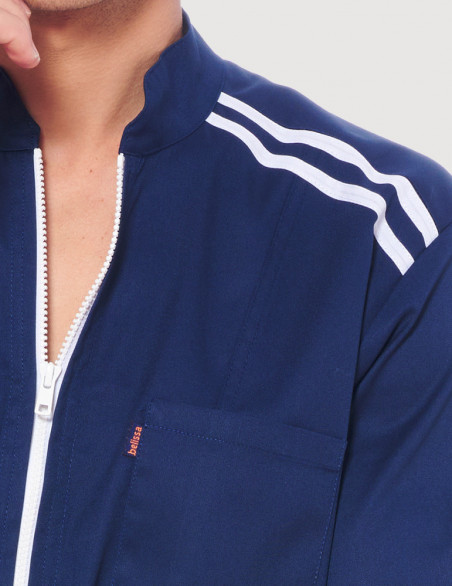 Blouse médicale homme Loris Bleu Marine avec parements Blanc. Vue de détail. Marque Belissa