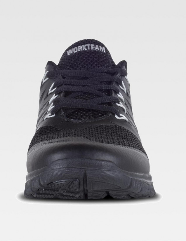 Sneaker médicale noire, vue de face Sneaker médicale noire, vue de face
