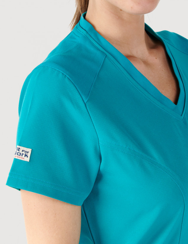 Détail épaule tenue médicale couleur turquoise - Marque Fit for Work by Belissa - Medical sportswear Détail épaule tenue médicale couleur turquoise - Marque Fit for Work by Belissa - Medical sportswear