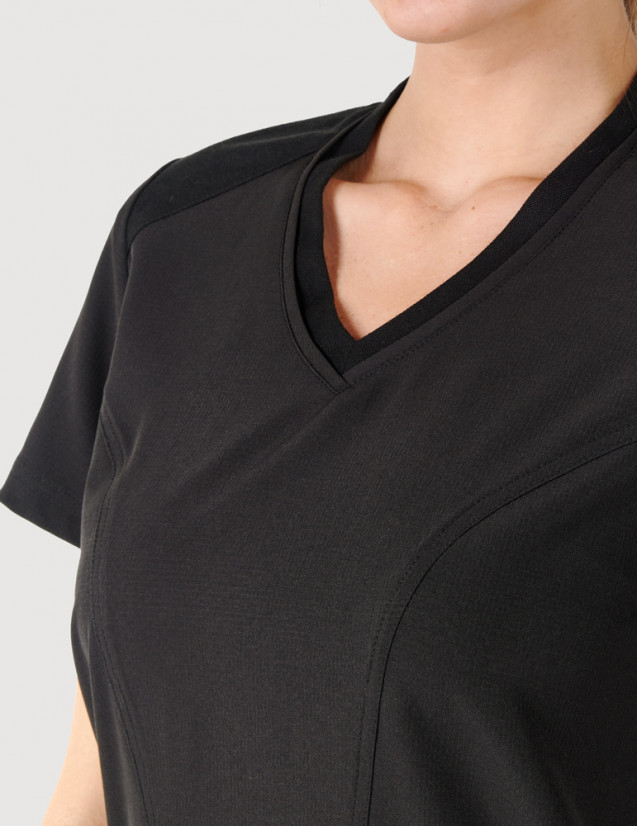 Détail col en V tenue médicale couleur noir - Marque Fit for Work by Belissa - Medical sportswear Détail col en V tenue médicale couleur noir - Marque Fit for Work by Belissa - Medical sportswear