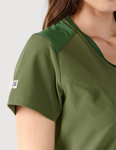 Détail épaule tunique médicale couleur kaki col en V - Marque Fit for Work by Belissa - Medical sportswear