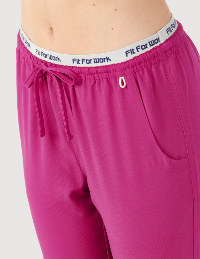 Pantalon médical femme fuchsia - vue de détail taille - Marque Fit for Work by Belissa - Collection Medical sportswear