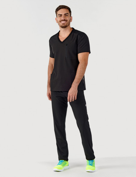 Tenue médicale homme - couleur noir - col en V - Vue en pied - Marque Fit for Work by Belissa - Medical sportswear