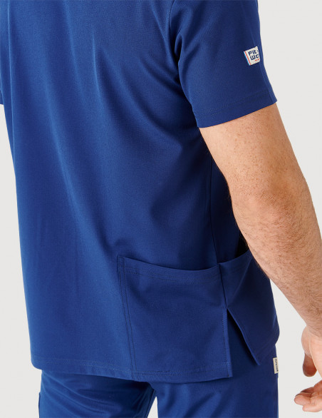 Détail poche dos blouse médicale homme - couleur marine - Vue en pied - Marque Fit for Work by Belissa - Medical sportswear