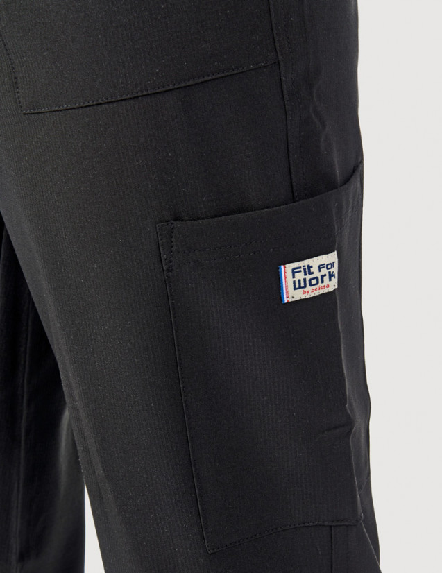 Détail pantalon médical noir poche treillis - Marque Fit for Work by Belissa - Medical sportswear