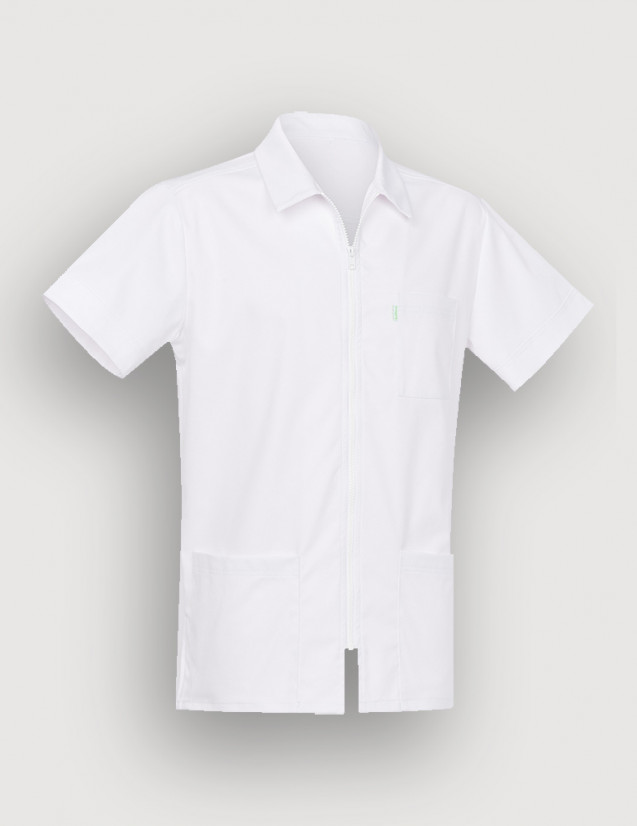 Blouse blanche à manches courtes, col chemise, fermeture zip. Marque Belissa Medical style. Vue ghost