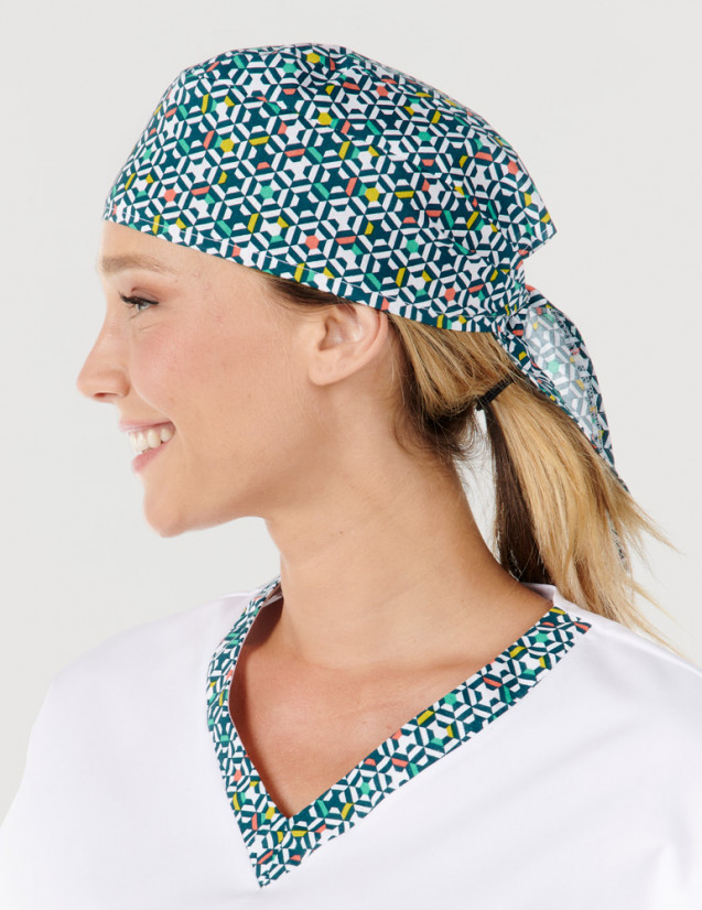 Détail tunique médicale unisexe avec calot chirurgien couleur blanc + motifs "graphic"  by Belissa. Détail tunique médicale unisexe avec calot chirurgien couleur blanc + motifs "graphic"  by Belissa.