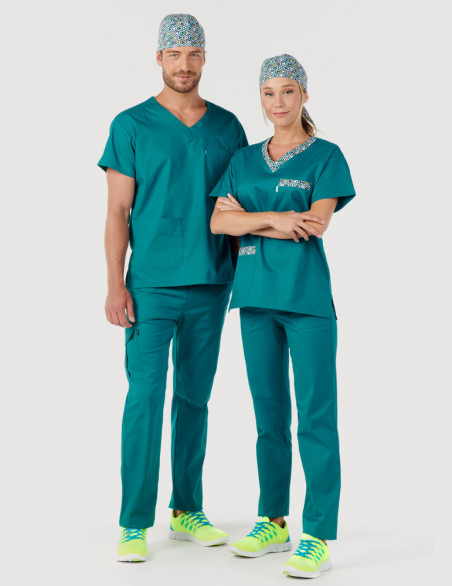 Couple homme et femme uniforme médical unisexe couleur canard + motifs "graphic" by Belissa.