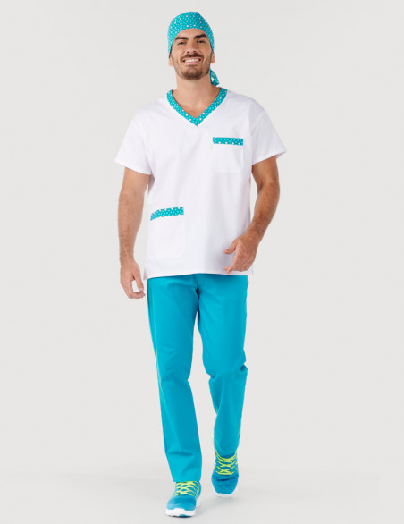 Homme en tunique médicale mixte couleur blanc + motifs "ocean flowers" by Belissa. Portée avec pantalon et calot motifs assorti