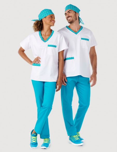 Couple homme et femme en tunique médicale unisexe Jules couleur blanc + motifs "ocean flowers" + pantalon océan by Belissa