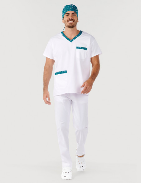 Homme en tunique médicale mixte couleur blanc + motifs "canard flowers" by Belissa. Portée avec pantalon et calot motifs assorti