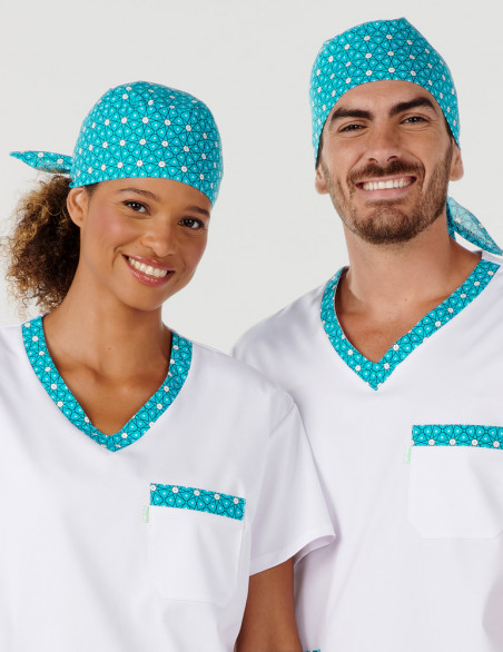 Couple homme et femme avec calots chirurgien motif "ocean flowers". Marque Belissa. Bandana chirurgien