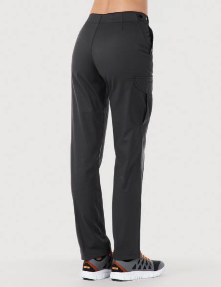 Pantalon médical femme Axel by Belissa, couleurardoise vue de dos, poche treillis sur jambe droite porté avec sneakers