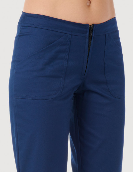 Détail taille, pantalon médical femme en couleur bleu Marine Luna by Belissa
