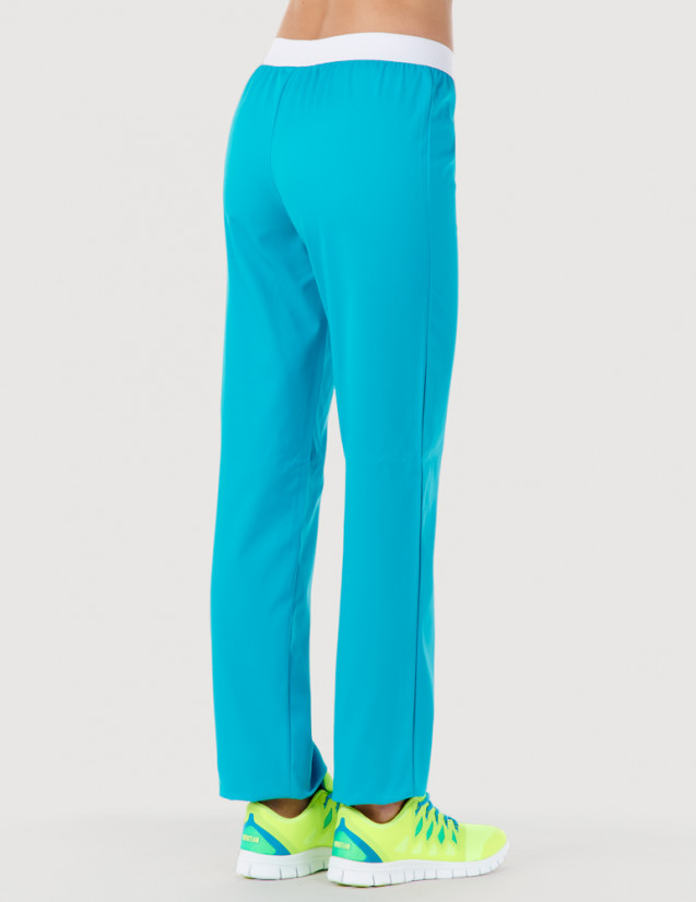 Pantalon médical élastiqué pour femme. Couleur bleu océan, vue de dos - modèle Emma by Belissa