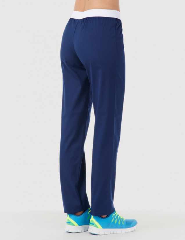 Pantalon médical élastiqué pour femme. Couleur bleu marine, vue 3/4 face - modèle Emma by Belissa