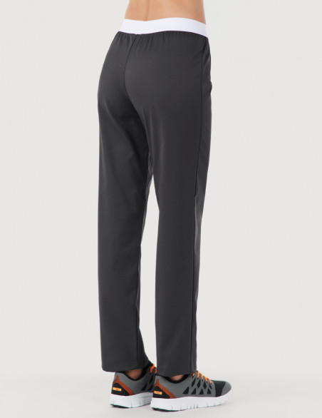 Pantalon médical élastiqué pour femme. Couleur ardoise, vue 3/4 face - modèle Emma by Belissa