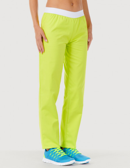 Pantalon médical élastiqué pour femme. Couleur vert anis, vue 3/4 face - modèle Emma by Belissa