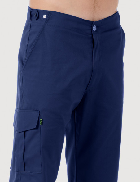 Pantalon médical homme. Vue de détail taille et poche treillis - Couleur bleu marine - Modèle Luis - Marque Belissa