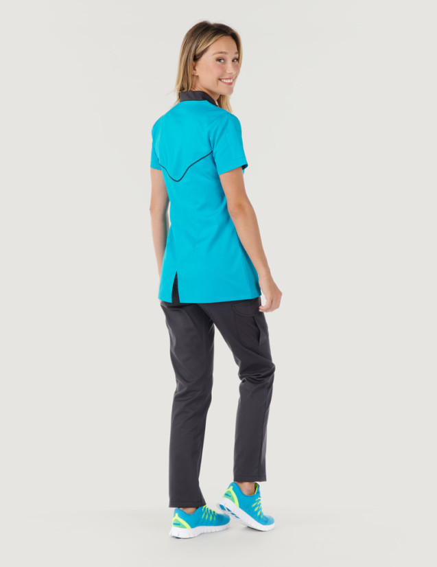 Blouse médicale femme Mona Bleu océan avec parements Ardoise. Marque Belissa. Portée vue de dos