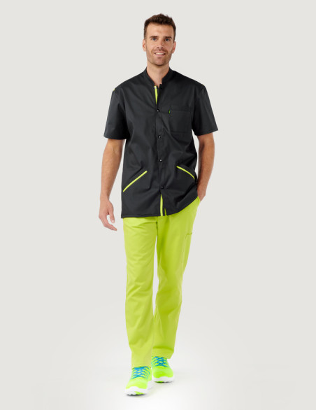 Blouse médicale homme Charly couleur ardoise océan portée avec pantalon ardoise anis - marque belissa