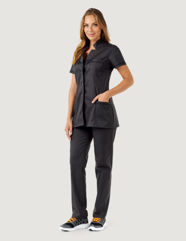 Uniforme médical femme couleur ardoise constitué d'une blouse Starla et d'un pantalon médical Belissa Uniforme médical femme couleur ardoise constitué d'une blouse Starla et d'un pantalon médical Belissa