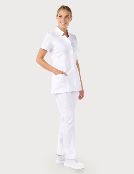 Uniforme médical femme couleur blanc constitué d'une blouse Starla et d'un pantalon médical Belissa