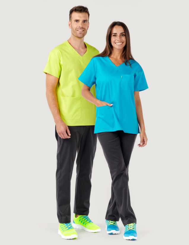 Couple en blouse médicale mixte Col en V - couleur anis pour l'homme, océan pour la femme