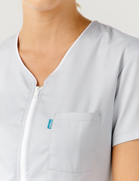 Détail blouse médicale Vic, couleurs gris et blanc