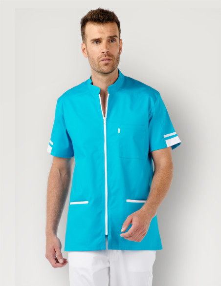 Blouse médicale homme Marley couleur Bleu Océan-Blanc - Marque Belissa vue portée par pharmacien