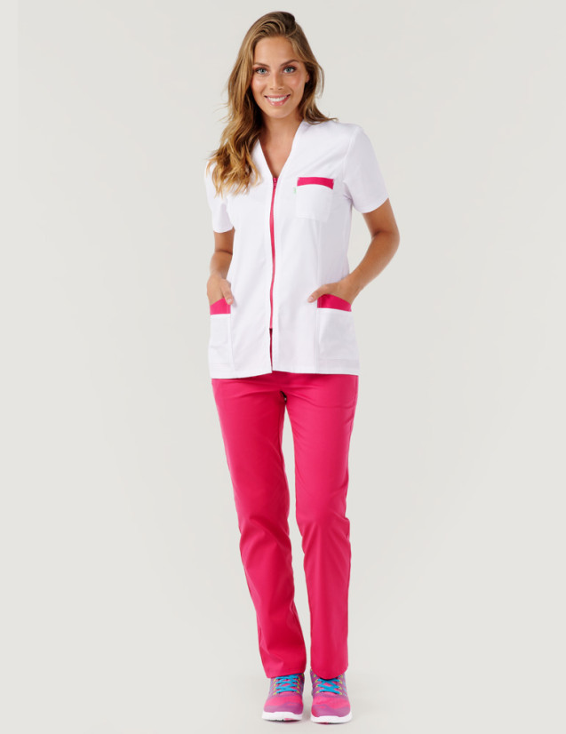 Blouse médicale femme Louise Blanc-Framboise Made in France by Belissa - Vue portée blanc-framboise