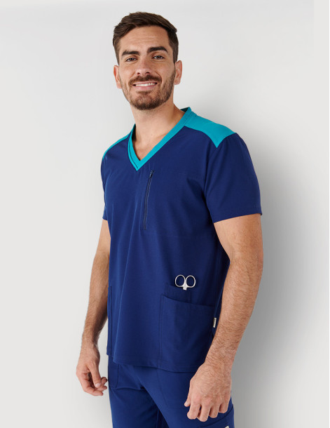 Tenue médicale Homme -Tunique Billy et pantalon Harry - Couleur bleu marine avec parements turquoise - Vue portée en pied 2