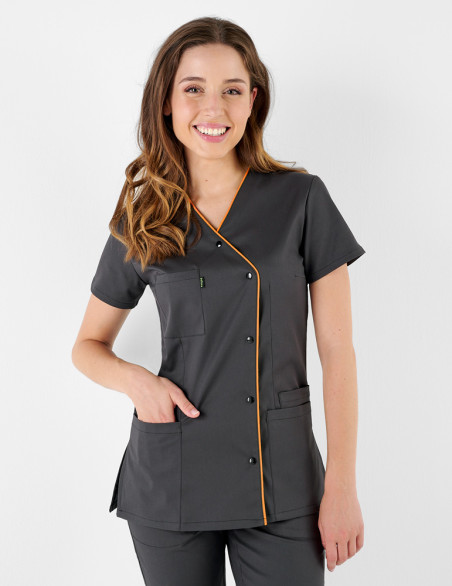 Blouse pharmacienne - Coupe asymétrique couleur ardoise parements abricot - Marque Belissa