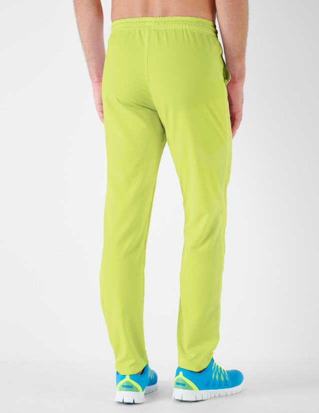 Léo pantalon homme taille élastique, couleur anis - Marque Belissa - Porté vue de dos