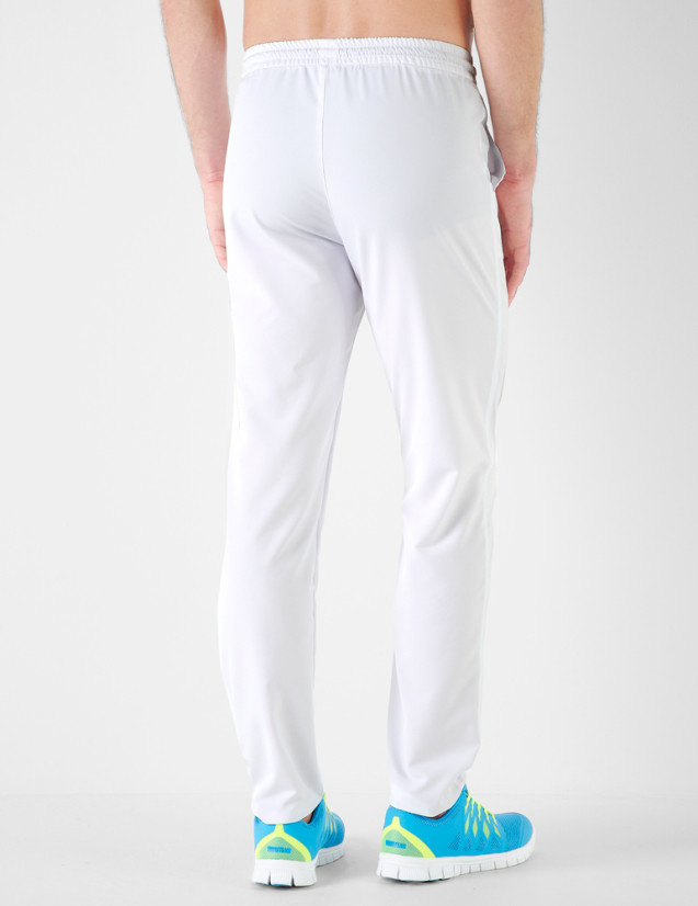 Léo pantalon homme taille élastique, couleur blanc - Marque Belissa - Porté vue de dos Léo pantalon homme taille élastique, couleur blanc - Marque Belissa - Porté vue de dos