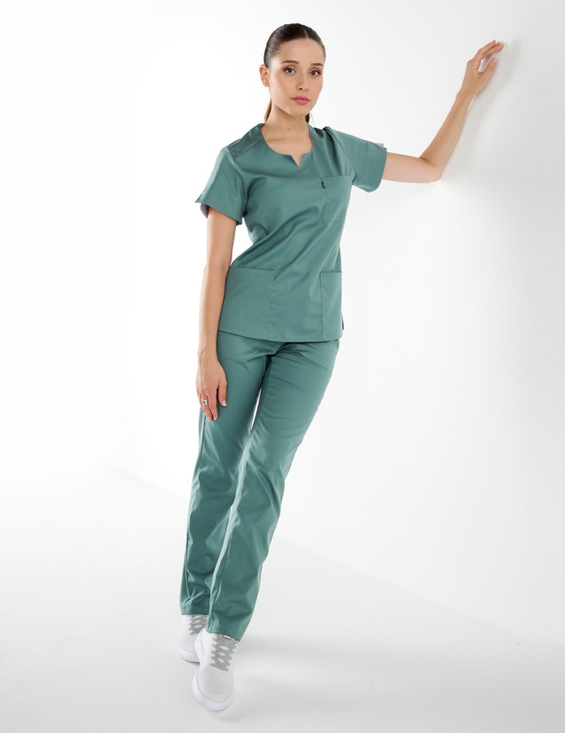 Tenue dentiste Palma - Tunique femme cintrée - Couleur Olive - Vue en pied - Marque Belissa