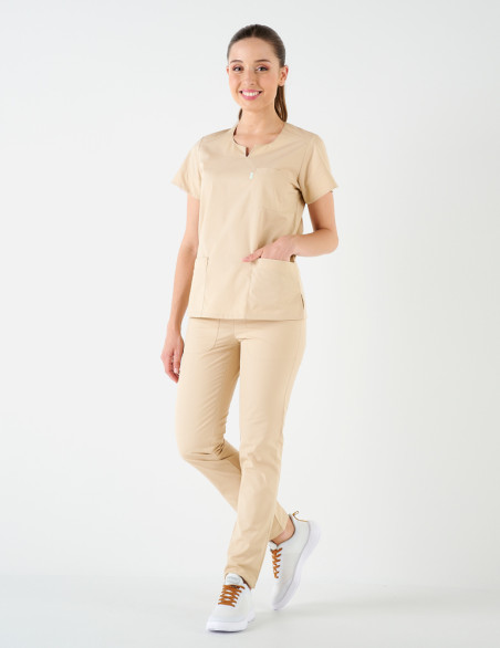 Tenue dentiste Palma - Tunique femme cintrée - Couleur beige - Vue en pied - Marque Belissa