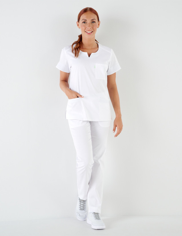 Tenue dentiste Palma - Tunique blanche coupe femme cintrée - Vue en pied - Marque Belissa
