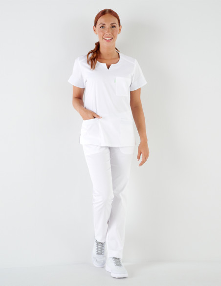 Tenue dentiste Palma - Tunique blanche coupe femme cintrée - Vue en pied - Marque Belissa