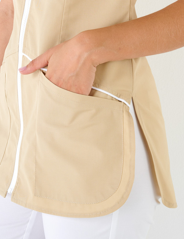Détail poche blouse médicale Roma - Couleur beige - Marque Belissa