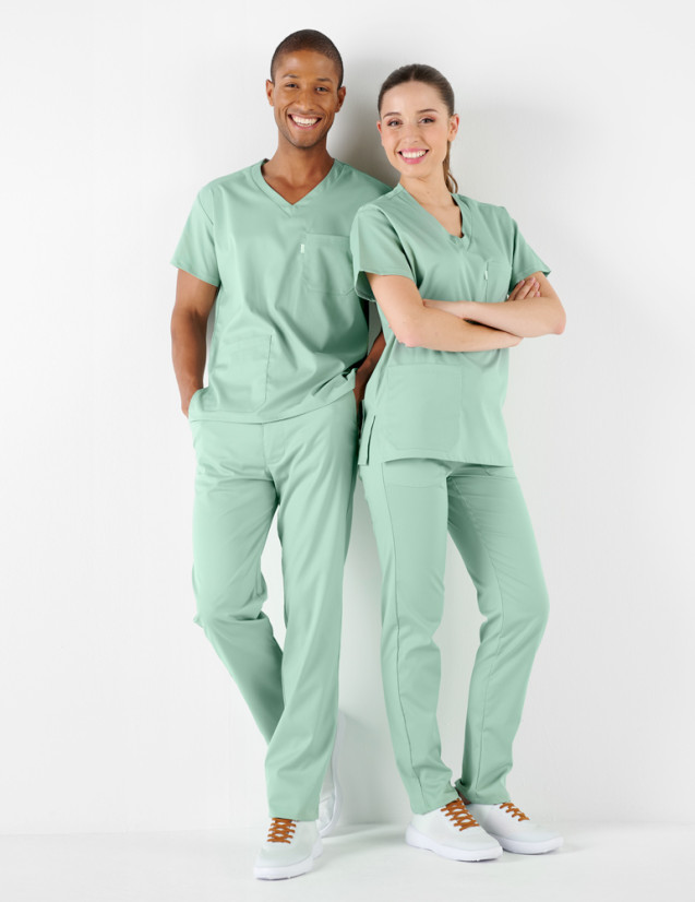 Couple en tenue médicale vert sauge en tencel - Marque Belissa