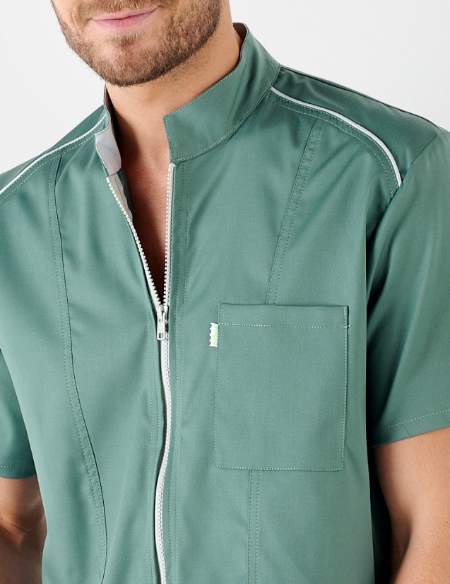 Détail blouse homme Austin - Couleur olive - zip et biais gris clair - Marque Belissa Détail blouse homme Austin - Couleur olive - zip et biais gris clair - Marque Belissa